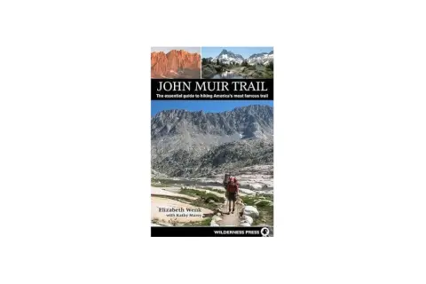 Guía esencial para el John Muir Trail, con senderistas en un paisaje montañoso espectacular.