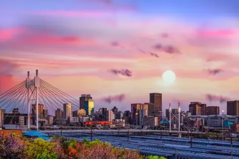 Czy Johannesburg jest bezpieczny? Odkryj zagrożenia i porady dla turystów