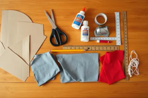 Strój rycerza z kartonu DIY: Stwórz go z dzieckiem krok po kroku!