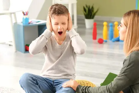 Ile wynosi zasiłek na dziecko z autyzmem? Sprawdź, co przysługuje
