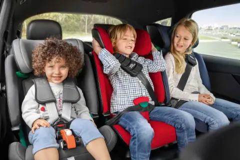 Bezpieczne nosidełko: Montaż RWF, ISOFIX, pasy. Uniknij błędów!