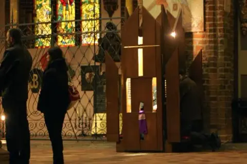 Czy przyjęcie komunii bez spowiedzi to grzech? Poznaj prawdę i zasady