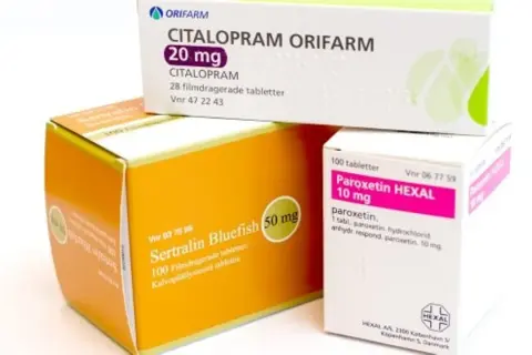 Läkemedelsförpackningar med Citalopram, Paroxetin och Sertralin. Viktigt att rådgöra med läkare vid sertralin graviditet.