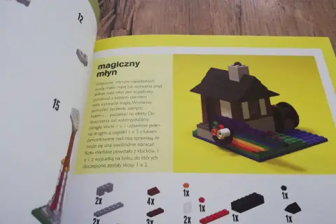 Instrukcja jak zrobić dom z lego. Magiczny młyn z kołem wodnym zbudowany z klocków.