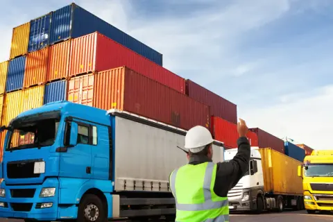 Spedycja Twój klucz do efektywnego transportu? Definicja i typy