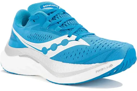 Chaussure de course bleue, le saucony endorphin speed 4 test. Logo blanc sur le côté.