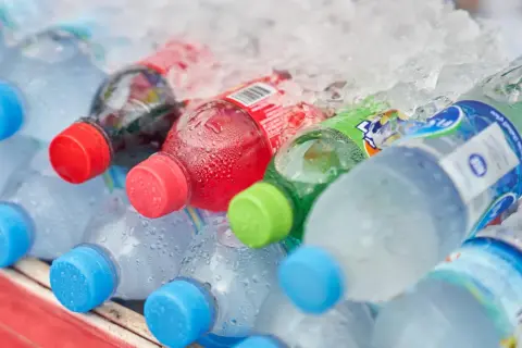 Woda gazowana: Zdrowa czy szkodliwa? Fakty i mity obalone