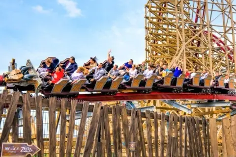 Zatorland czy Energylandia – który park rozrywki jest lepszy dla rodziny?