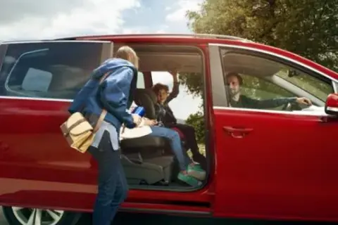 Seat Alhambra: Gdzie jest koło zapasowe i jak je wyjąć?