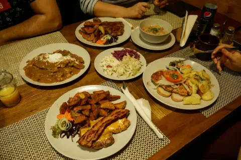 Bacówka u Józka Łódź: Menu, Ceny, Co Zjeść? Twój Przewodnik