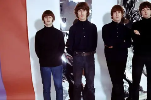 The Beatles w czarnych golfach i dżinsach. Ciekawe, czy wtedy wiedzieli, jak wielką legendą się staną?