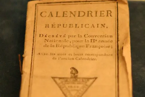 Page de titre d'un ancien "Calendrier Républicain" décrété par la Convention Nationale.