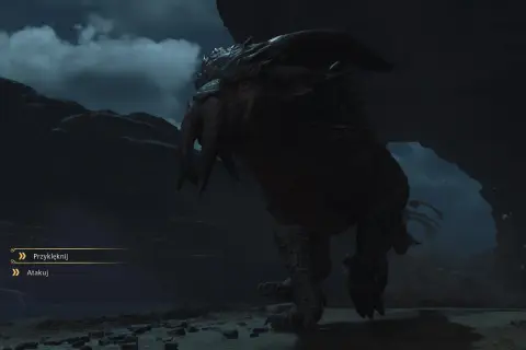 Garboróg z Hogwarts Legacy w mrocznej jaskini, gotowy do ataku.