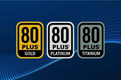 Drei Logos: 80 PLUS Gold, Platinum und Titanium. Diese Zertifizierung steht für hohe Energieeffizienz bei Netzteilen.