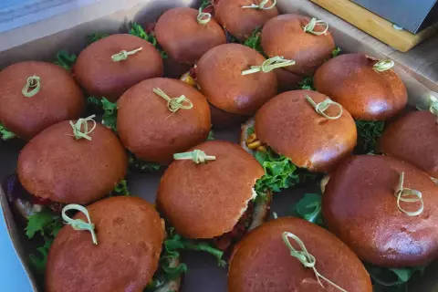 Milk Burger: Gdzie kupić? Sklepy, online, ceny i pomysły na deser