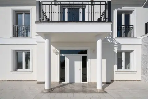 Co to jest fasada budynku? Odkryj jej znaczenie i funkcje w architekturze