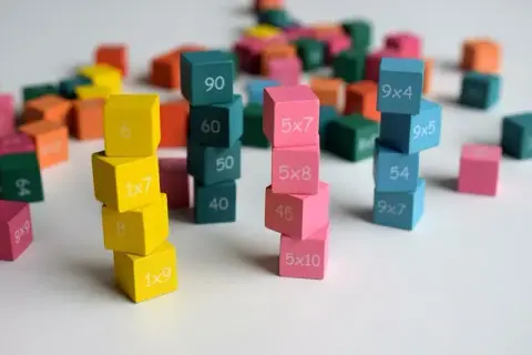 Matematyka klasa 7: Jak nadrobić zaległości i odzyskać pewność?