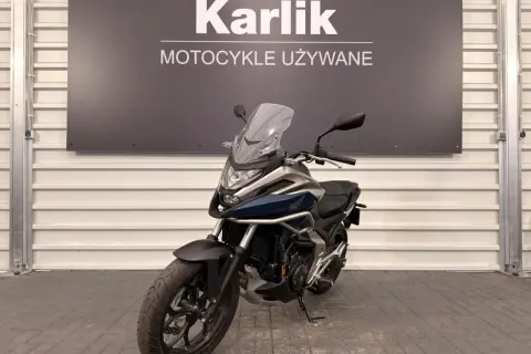 Motocykl Honda w salonie Karlik. Zastanawiasz się nad sprzedażą przed upływem 6 miesięcy?