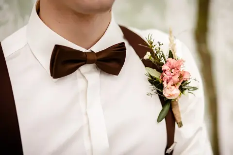 Jaką muszkę na wesele wybrać, aby wyglądać elegancko i stylowo?
