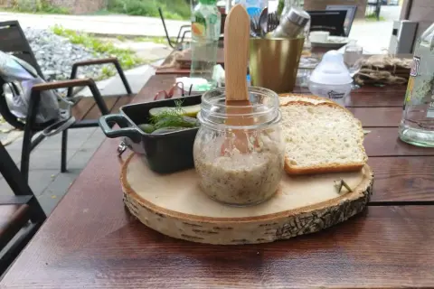 Gdzie zjeść w Bystrzycy Kłodzkiej? Najlepsze restauracje i smaki