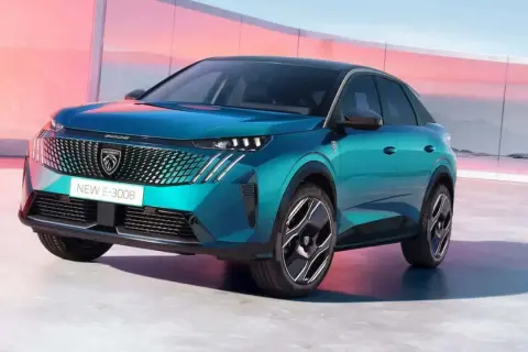Le nouveau Peugeot E-3008, un véhicule électrique moderne, prêt à aider votre entreprise à adopter une mobilité durable.