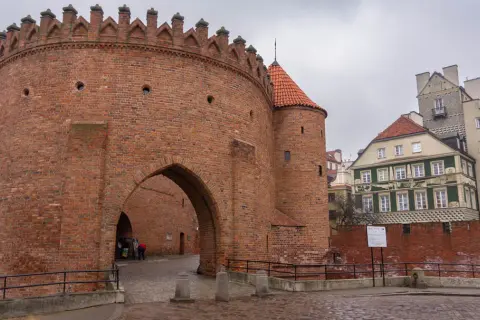 Stare Miasto Warszawa atrakcje, które musisz zobaczyć i odwiedzić