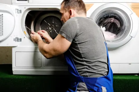 Jak wyczyścić skraplacz suszarki? Poradnik krok po kroku