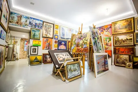 Galeria sztuki współczesnej Foksal 17 – wyjątkowe olejne obrazy w Warszawie