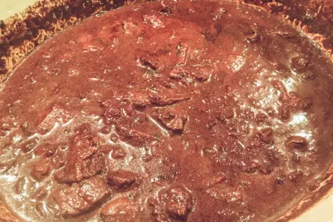 Hirschgulasch würzen: Die besten Gewürze für perfekten Wildgeschmack