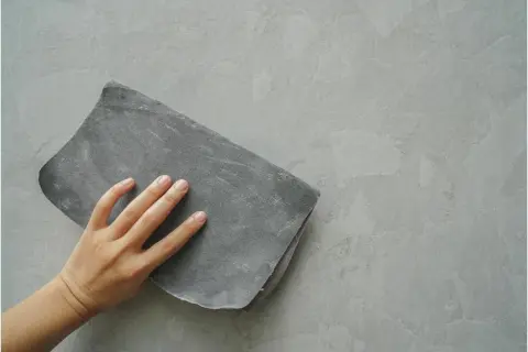 Jaki papier do gładzi wybrać, aby uniknąć zniszczenia powierzchni?