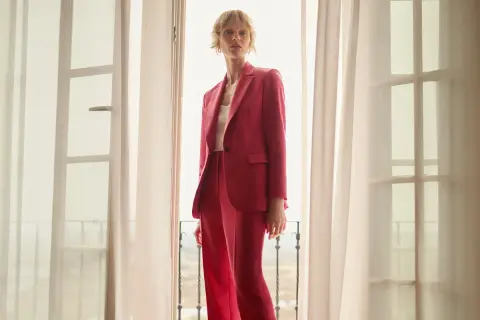 Strój matki chrzestnej na chrzciny: elegancja, zasady i modne inspiracje