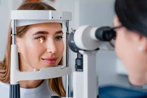 Badanie dna oka: 7 groźnych chorób, które może wykryć