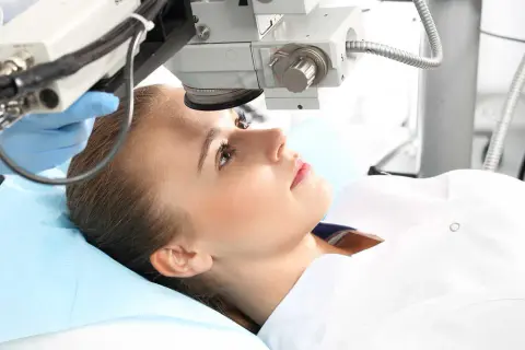 Kiedy można zrobić laserową korekcję wzroku i uniknąć powikłań