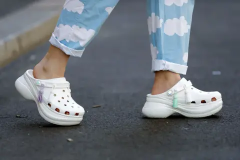 Buty jak crocsy – najlepsze alternatywy, które zachwycą komfortem i stylem