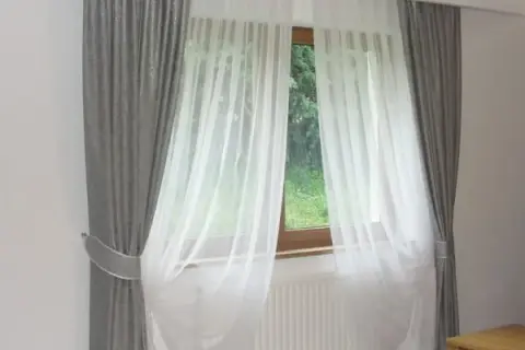 Ile metrów firanki na okno? Prosty sposób na idealne wymiary