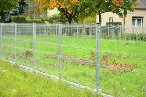 Najtańsze ogrodzenie – porównanie materiałów i ich kosztów