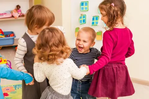 Czy żłobek jest placówką oświatową? Odkryj prawdę o jego roli
