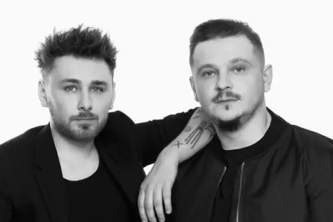 Kto śpiewa letni deszcz? Poznaj zespół EMO i jego historię