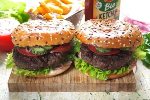 Jak zrobić burger wołowy – prosta receptura na idealny smak