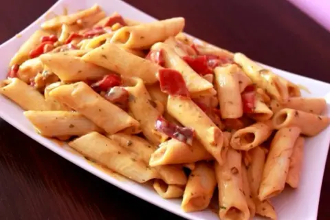 Penne carbonara przepis: Idealne włoskie danie w 20 minut