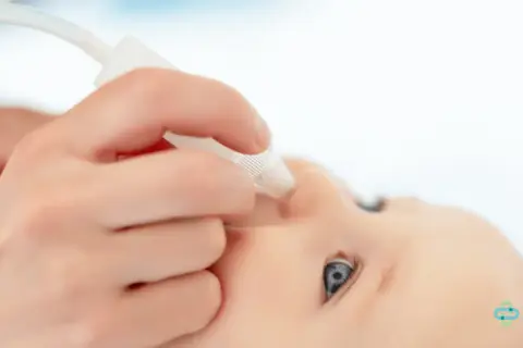 Bezpieczne leki na katar u niemowlaka - skuteczne metody leczenia