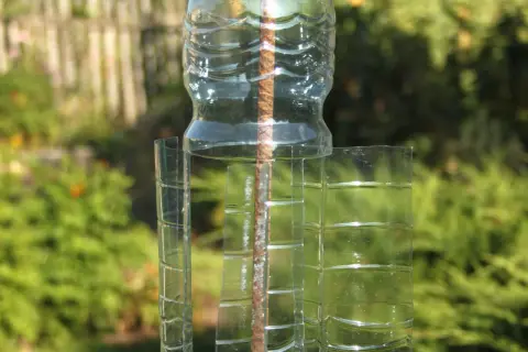 7 kreatywnych pomysłów na wykorzystanie butelek plastikowych w ogrodzie