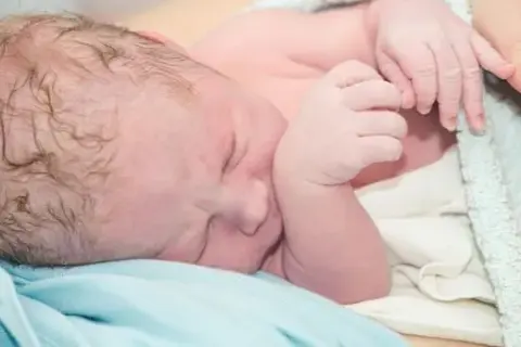 Co boli podczas porodu? Prawda o bólu i jak go złagodzić