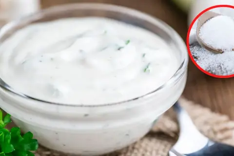 Jak zrobić sos czosnkowy jak z restauracji - idealny przepis w domu