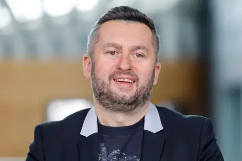 Ile zarabia prowadzący koło fortuny? Zaskakujące fakty o wynagrodzeniach