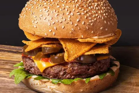Czym się różni burger od hamburgera? Odkryj zaskakujące różnice