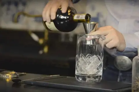 Odkryj sekrety sazerac drink – przepis, historia i ciekawostki