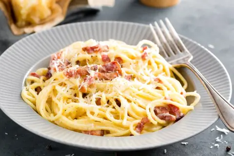 Najlepsze dania z makaronem spaghetti - 10 sprawdzonych przepisów krok po kroku