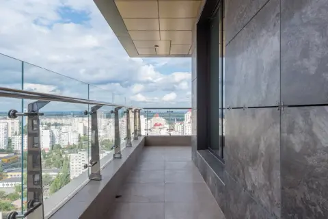 Siatka Przeciw Gołębiom: Jak Skutecznie Ochronić Balkon i Parapet?