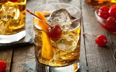 Najlepsze drinki z amaretto: klasyczne i kreatywne przepisy na koktajle